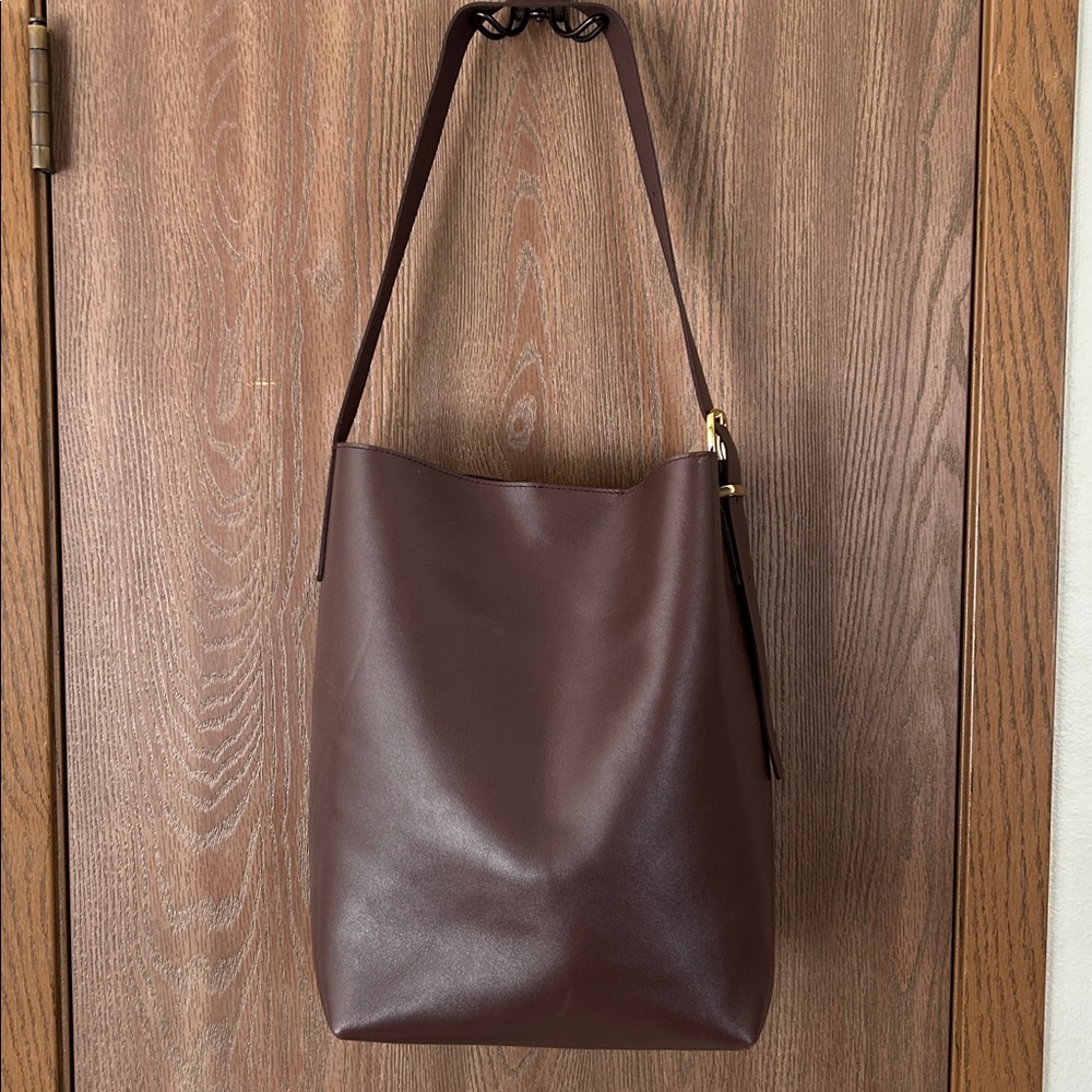 Madewell Essential Bucket Tote in Chocolate Raisin—Like New—13”W x 14”H